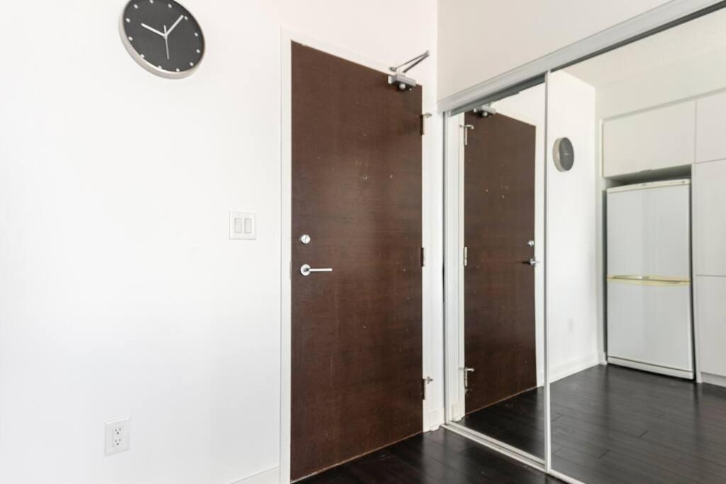 Luxury Downtown Lakeview & City View Condo Toronto Bagian luar foto