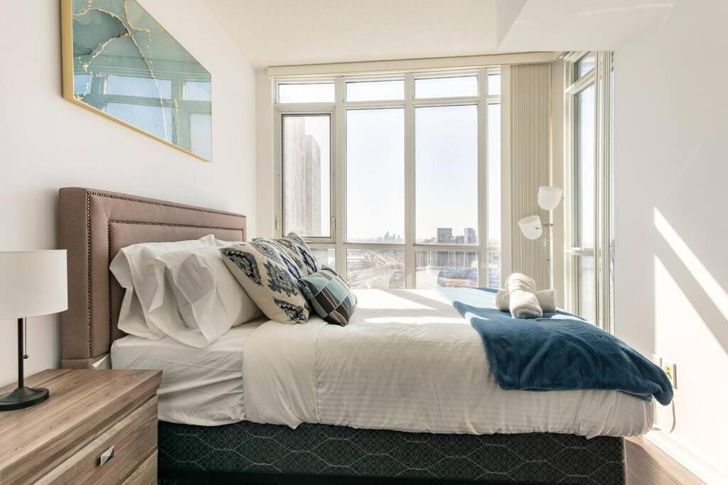 Luxury Downtown Lakeview & City View Condo Toronto Bagian luar foto