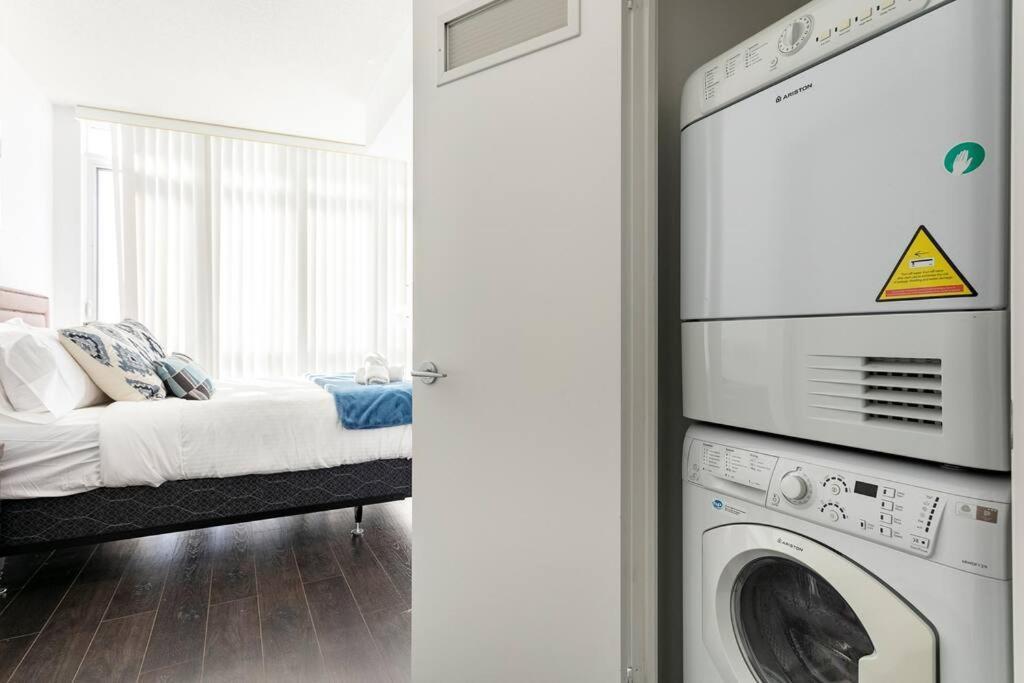 Luxury Downtown Lakeview & City View Condo Toronto Bagian luar foto