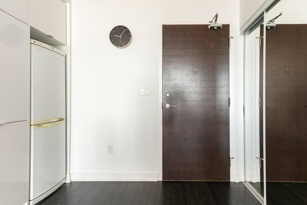 Luxury Downtown Lakeview & City View Condo Toronto Bagian luar foto