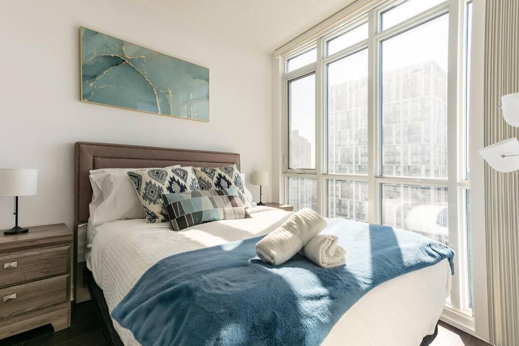 Luxury Downtown Lakeview & City View Condo Toronto Bagian luar foto