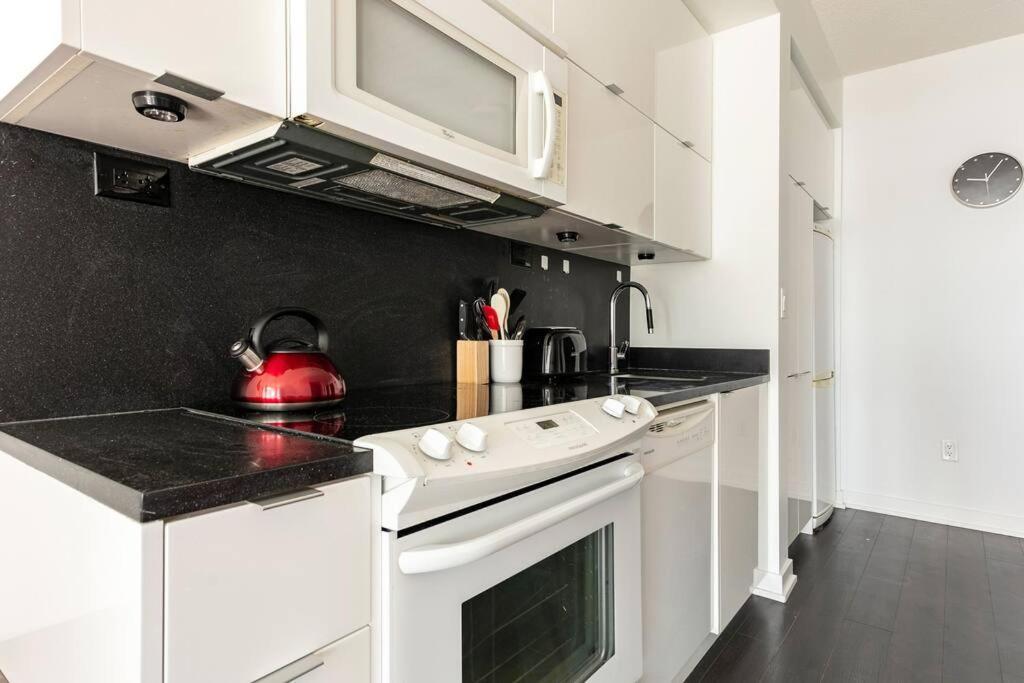 Luxury Downtown Lakeview & City View Condo Toronto Bagian luar foto