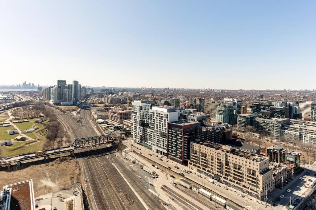 Luxury Downtown Lakeview & City View Condo Toronto Bagian luar foto