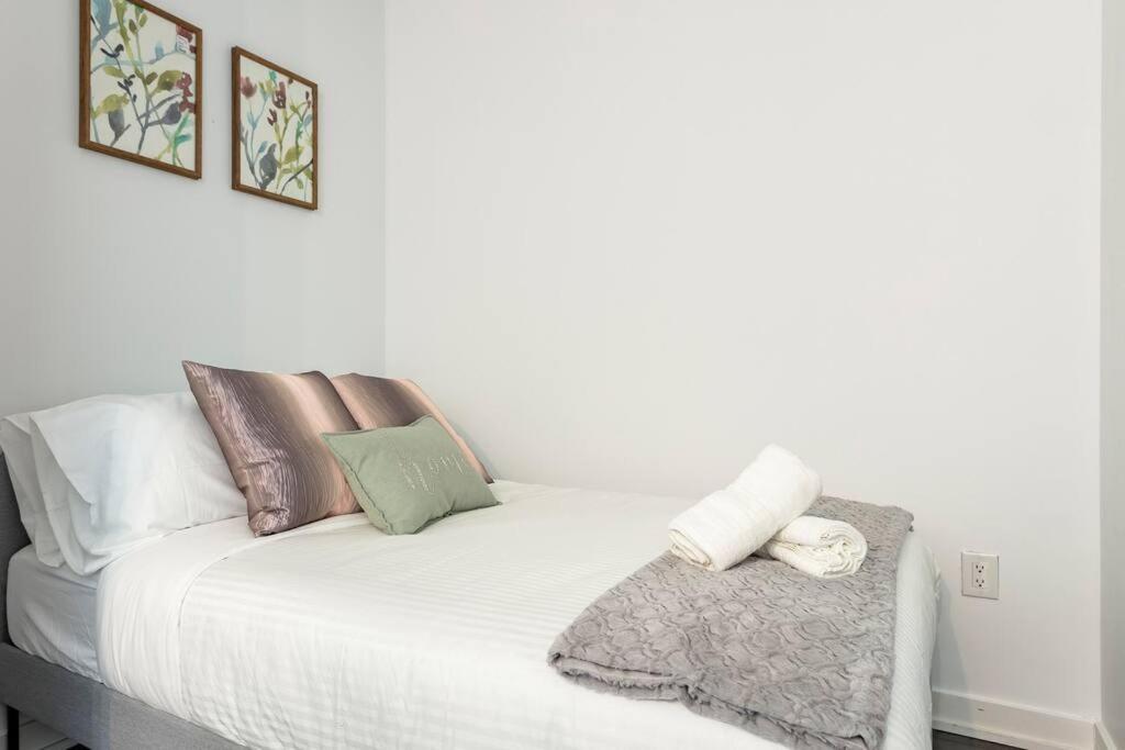 Luxury Downtown Lakeview & City View Condo Toronto Bagian luar foto